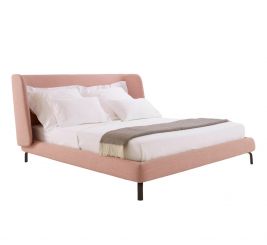 Ligne Roset Desdemone 布艺双人床配有软包床头板